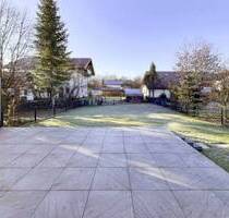 Erstbezug: Hochmoderne (Energieausweis A+) DHH mit Traumgrundstück und 4 Stellplätzen! - Bruckmühl Hinrichssegen