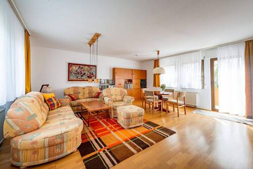 Wohnzimmer - Niederengeriehaus - freistehend und freigeplant in grüner Lage