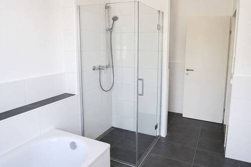 Dusch- u. Wannenbad (3) - 