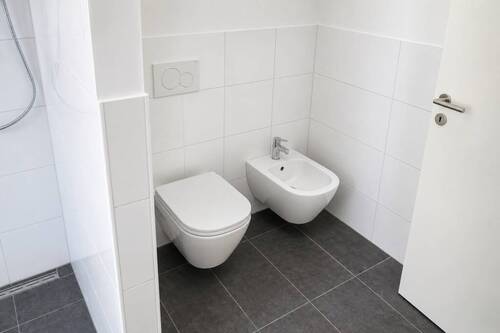 Dusch- u. Wannenbad (2) - 