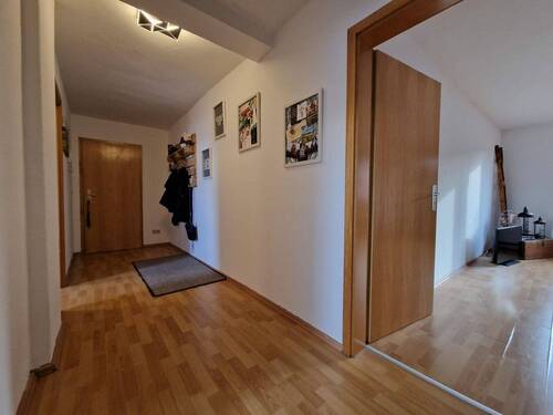 Bahnhofstr.50 DG rechts Flur - großzügige 2-Zimmerwohnung in zentraler lage von Döbeln, EBK gegen Zuzahlung möglich.