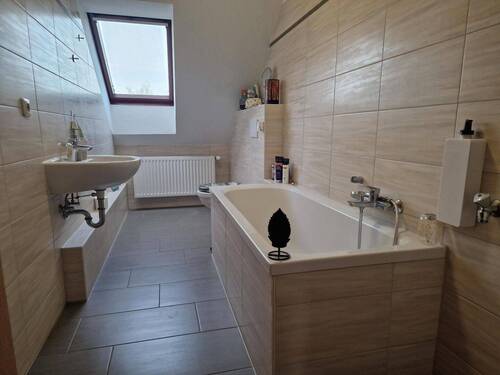 Bahnhofstr.50 DG rechts Bad - 2 Zimmer Etagenwohnung zur Miete in Döbeln
