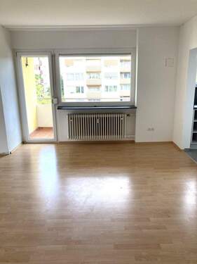 Wohnzimmer - Etagenwohnung mit 50,00 m&sup2; in Erlangen zur Miete