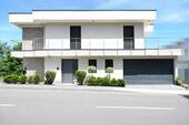 Vorderansicht - Jeden Tag ein Stück Urlaub - exklusiver Indoor-Outdoor-Wohnkomfort mit maximaler Flexibilität, Privatsphäre, Sicherheit & modernster Technik....