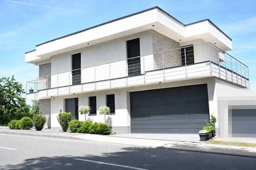 Vorderansicht rechts - 7 Zimmer Mehrfamilienhaus, Wohnhaus in Solingen
