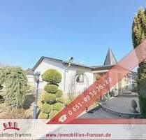 Mediterraner Bungalow mit Panorama-Terrasse, Gartenidylle & Garage - Pellingen