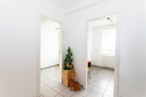 4. Blick in Zimmer1 und Küche - 