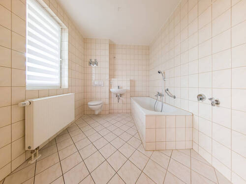 Bad - Etagenwohnung mit 56,00 m&sup2; in Bautzen zur Miete