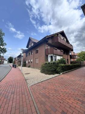 Straßenseite Blick auf Balkon - Toll geschnittene Dachgeschosswohnung mit viel Potential zentral in Ahaus