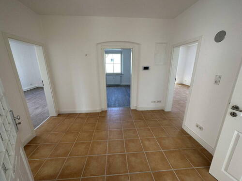 Geräumige Eingangshalle - Renov. & Zentral 95qm 3-Zimmer Wng tolle Wohnküche 3er WG-geeignet mit Garten in Amberg