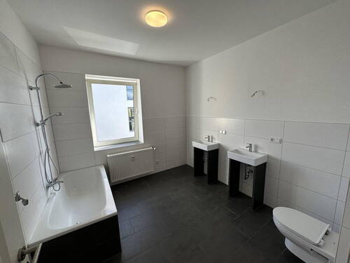 Badezimmer mit Regendusche - 