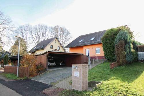 Hausansicht straßenseitig 02 - Gepflegtes EFH oder ZFH mit Wärmepumpe in ruhiger Lage von Chemnitz