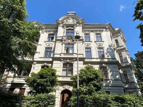 Hausansicht - Stuckaltbauwohnung mit West-Loggia in Friedenau