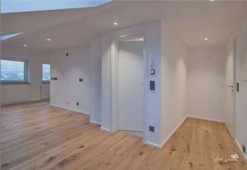 Wohnen / Bad - 1,5 Zimmer, moderne Dachgeschosswohnung, Küche vorhanden