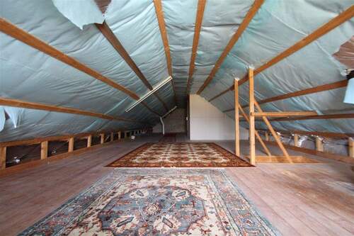 Dachboden mit Fenster - 