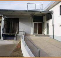 Großzügige Halle mit Rampe und Sozialräumen ab sofort in Zell a. H. zu vermieten! - Zell am Harmersbach Unterharmersbach