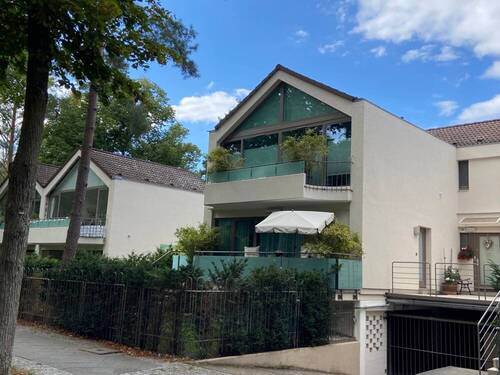 Ansicht Straße - 3 Zimmer Reihenendhaus zum Kaufen in Berlin / Nikolassee