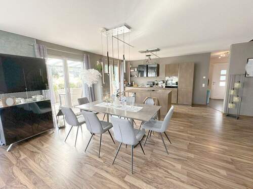 Essbereich mit Küche - 4 Zimmer Einfamilienhaus in Konz / Krettnach