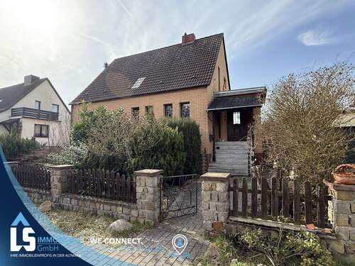 Außenansicht - Ruhig gelegenes Einfamilienhaus mit Terrasse, Balkon und Sauna in Stendal-Röxe