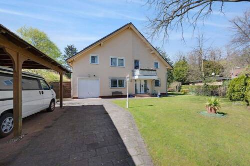 Zufahrt - 7 Zimmer Einfamilienhaus zum Kaufen in Berlin