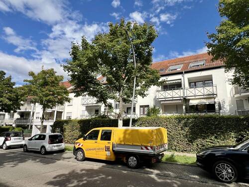 Außenansicht - Langfristig vermietete Wohnung mit Entwicklungspotenzial in stabiler Lage