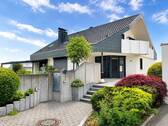 Ansicht Süd - Modernisiertes Zweifamilienhaus mit zusätzlichem Wohnbereich
