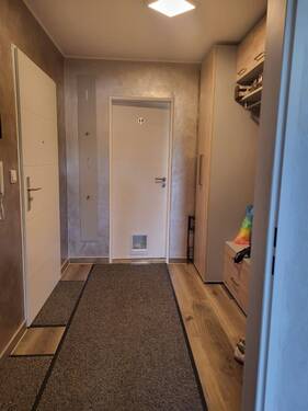 Flur.jpg - 3 Zimmer Etagenwohnung zum Kaufen in Passau