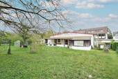 Haus Rückansicht - Freistehendes Einfamilienhaus mit Doppelgarage