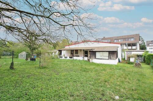 Haus Rückansicht - Freistehendes Einfamilienhaus mit Doppelgarage