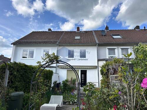 Außenansicht Gebäude vom Garten - 4 Zimmer Reihenmittelhaus in Hannover