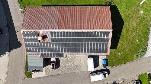 Luftaufnahme Gewerbehalle und Parkplätze - Halle zur Miete in Laufenburg / Luttingen