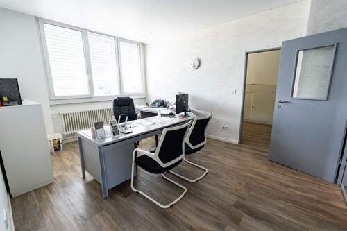 Büro 1 - 