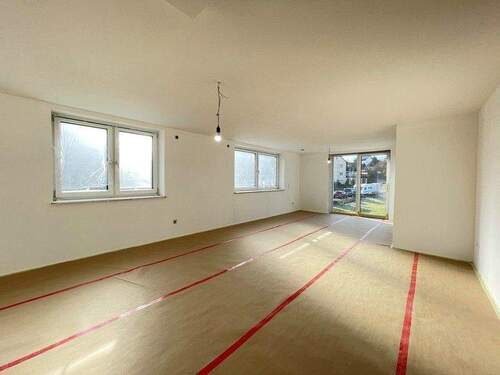 Wohnen/Essen/Küche - 4 Zimmer Etagenwohnung in Lauf