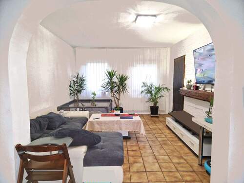 Wohnzimmer - 5 Zimmer Doppelhaushälfte zum Kaufen in Duisburg