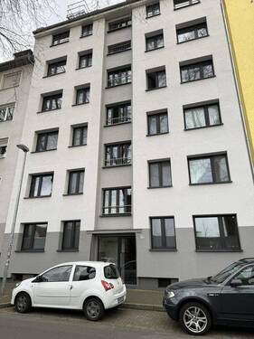 Hausansicht vorne Bild 2 - 3 Zimmer Mehrfamilienhaus, Wohnhaus zum Kaufen in Düsseldorf
