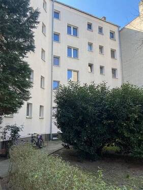 Zugang Innenhof - BEZUGSFREI! Eigentumswohnung in Köpenick - erst MIETEN dann KAUFEN