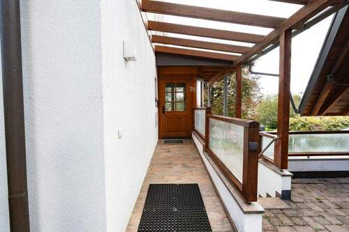 überdachter Zugang - 