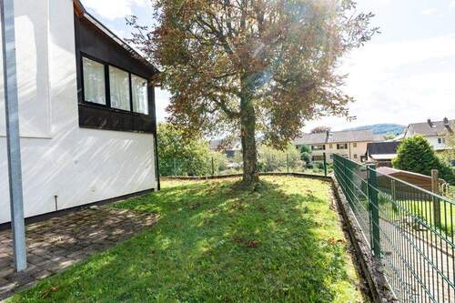 Gartenfläche unterhalb des Hauses - 