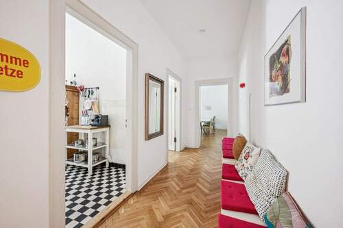 Flurbereich mit Zugang zu allen Zimmern - Etagenwohnung mit 78,00 m² in Berlin zum Kaufen