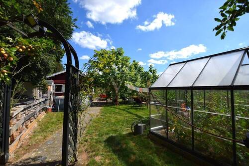 Weg zu Haus und Gewächshaus - 