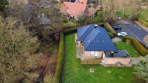 183.Süd-Ost-Seite des Bungalows mit Garage und TerrasseI.jpeg - Bungalow mit 138,00 m&sup2; in Otterndorf zum Kaufen