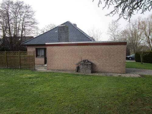 163. Ostseite des Bungalows mit Garage..JPG - 
