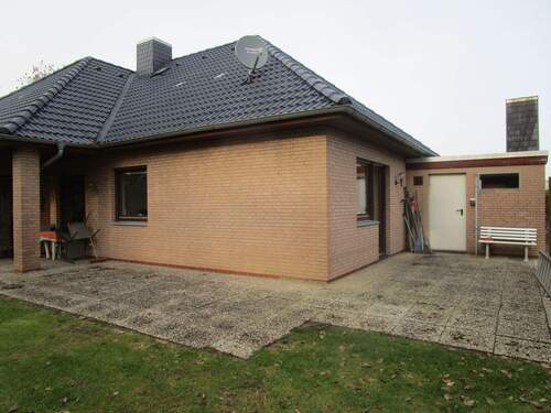 172. Südostseite des Bungalows mit Terrassenbereich..JPG - 