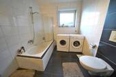 Badezimmer mit Badewanne - 