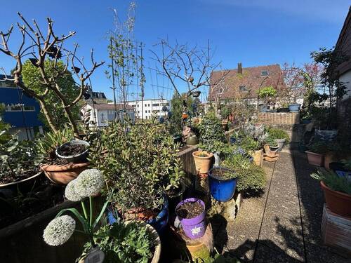 Genieße Sie die Sonne auf dem großzügigen Balkon! - 