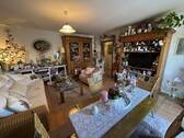 ... mit Ausgang auf den Balkon. - 