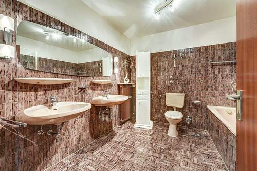 Das Badezimmer im Obergeschoss - 