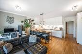 Wohnzimmer - 3 Zimmer Etagenwohnung zum Kaufen in München