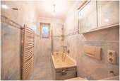 Wannenbad im Erdgeschoss - 