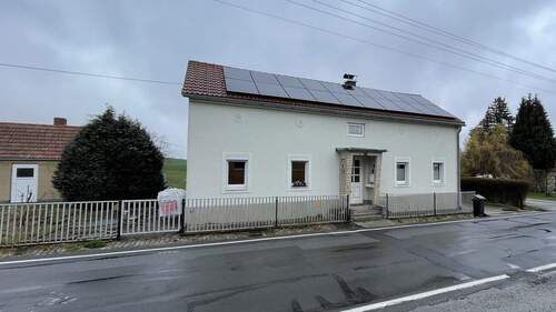 Straßenseite - 6 Zimmer Einfamilienhaus in Pulsnitz